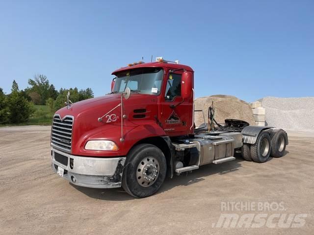 Mack CXU613 Седельные тягачи