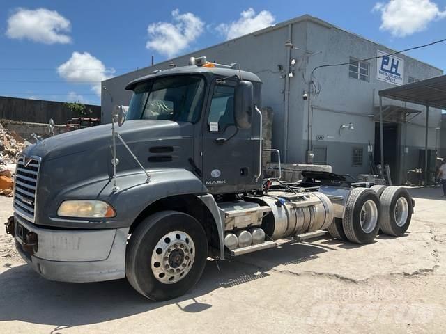 Mack CXU613 Седельные тягачи