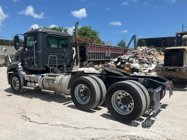 Mack CXU613 Седельные тягачи