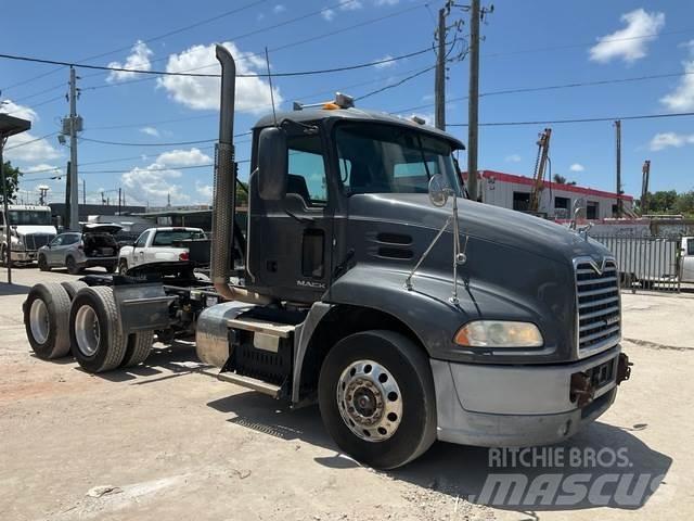 Mack CXU613 Седельные тягачи