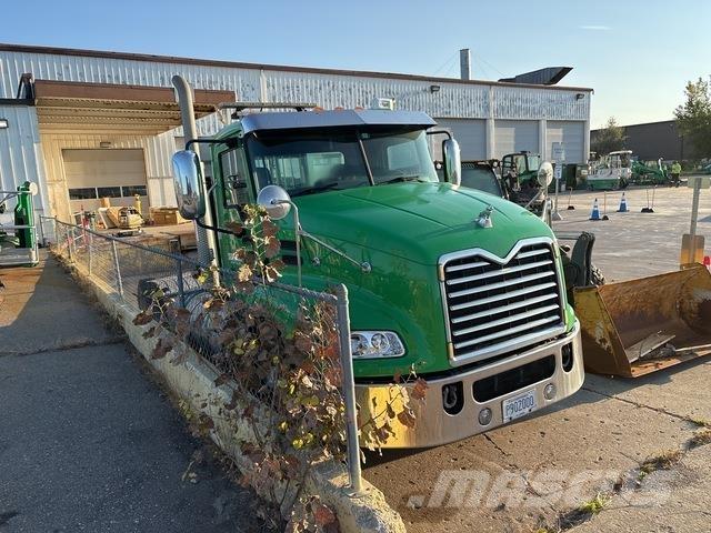 Mack CXU613 Седельные тягачи