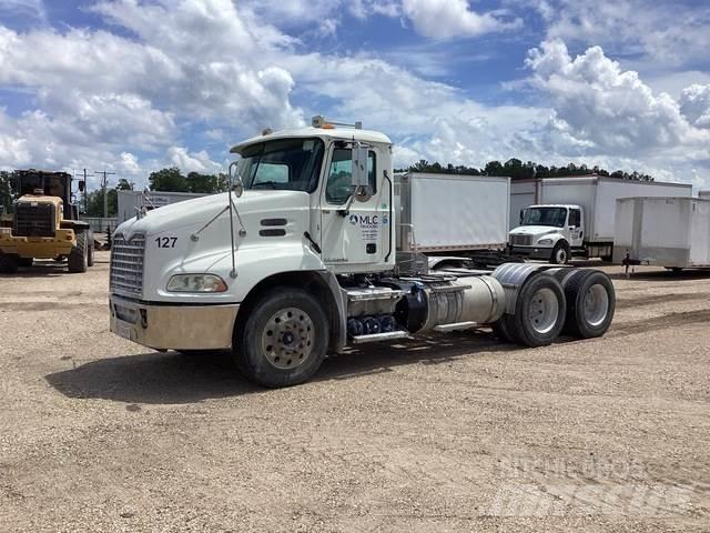 Mack CXU613 Седельные тягачи