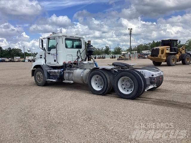 Mack CXU613 Седельные тягачи
