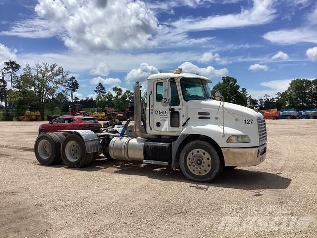 Mack CXU613 Седельные тягачи