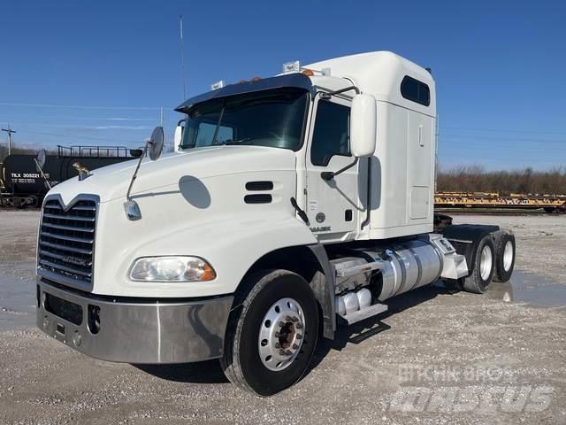 Mack CXU613 Седельные тягачи
