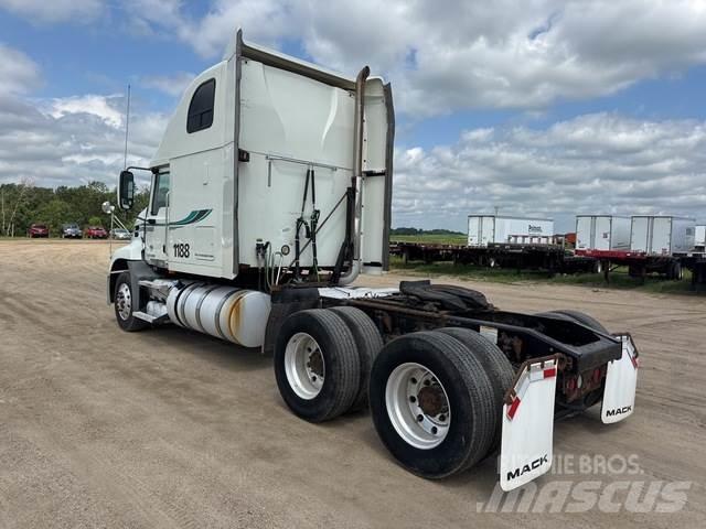 Mack CXU613 Седельные тягачи