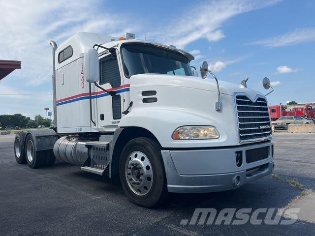 Mack CXU613 Седельные тягачи