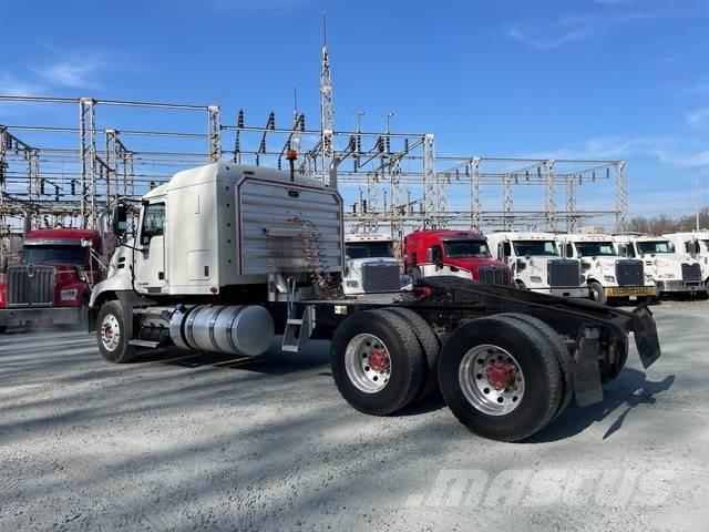 Mack CXU613 Седельные тягачи