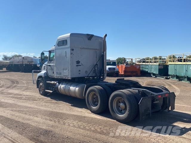 Mack CXU613 Седельные тягачи