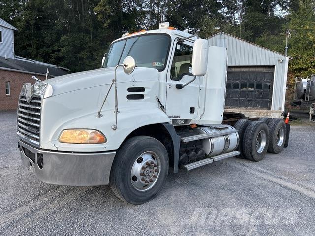 Mack CXU613 Седельные тягачи