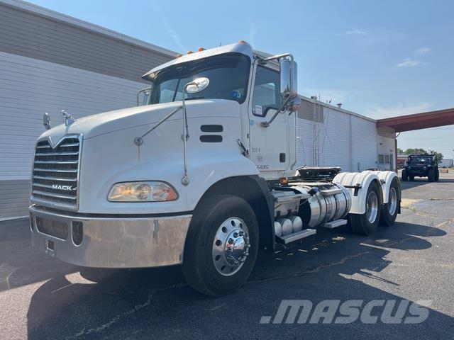 Mack CXU613 Седельные тягачи