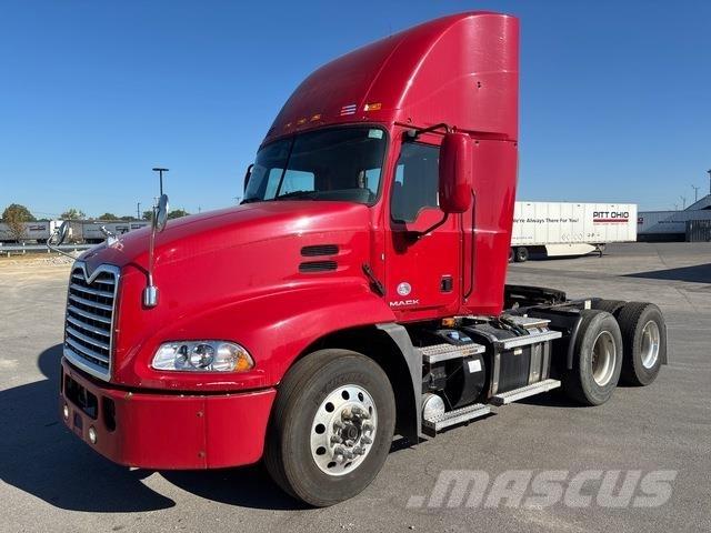 Mack CXU613 Седельные тягачи