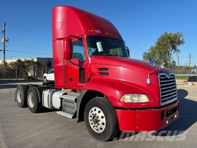 Mack CXU613 Седельные тягачи