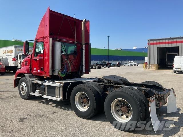 Mack CXU613 Седельные тягачи