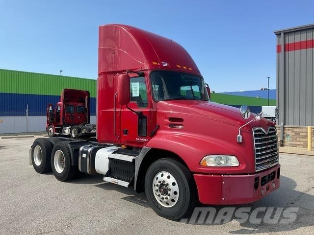 Mack CXU613 Седельные тягачи