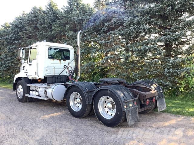 Mack CXU613 Седельные тягачи