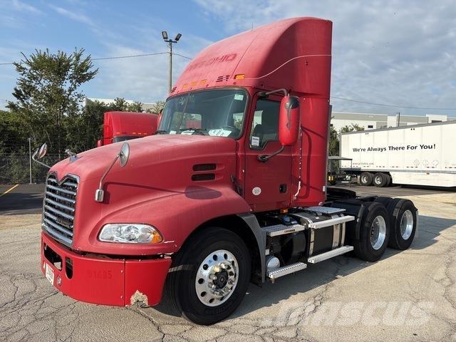 Mack CXU613 Седельные тягачи