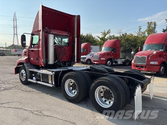 Mack CXU613 Седельные тягачи