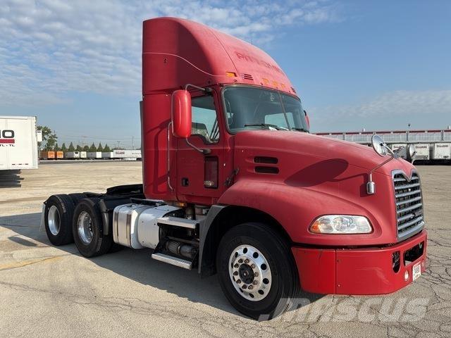 Mack CXU613 Седельные тягачи