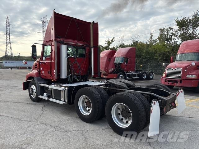 Mack CXU613 Седельные тягачи