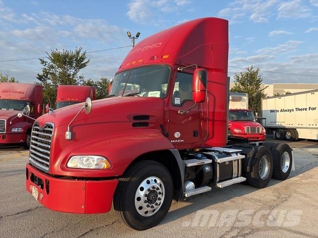 Mack CXU613 Седельные тягачи