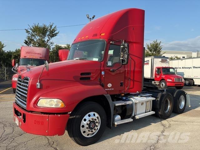 Mack CXU613 Седельные тягачи