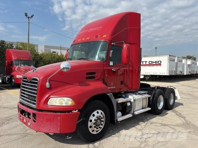 Mack CXU613 Седельные тягачи