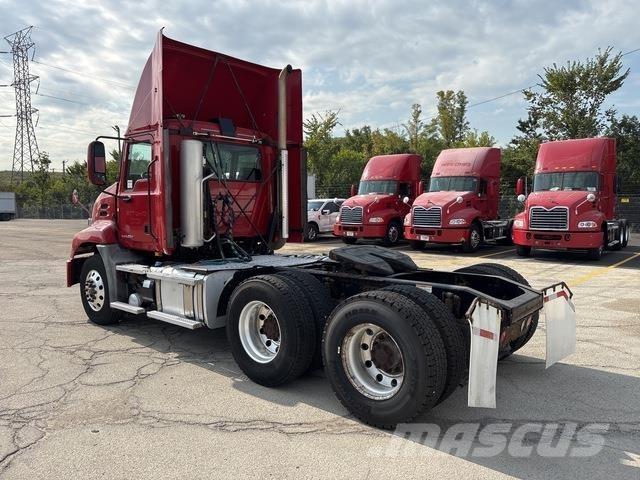 Mack CXU613 Седельные тягачи