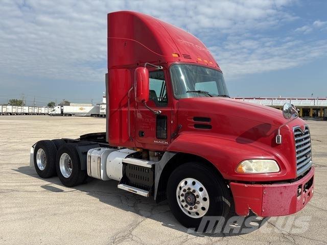 Mack CXU613 Седельные тягачи