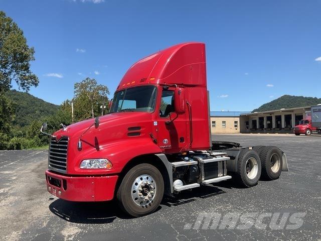Mack CXU613 Седельные тягачи