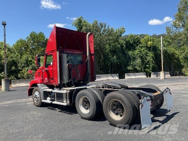 Mack CXU613 Седельные тягачи