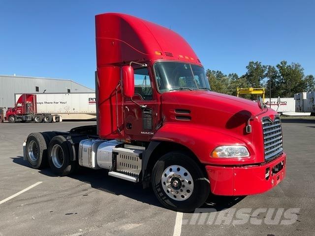 Mack CXU613 Седельные тягачи