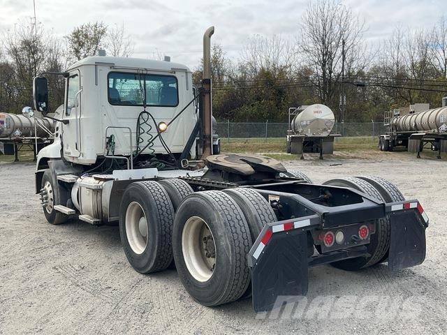 Mack CXU613 Седельные тягачи