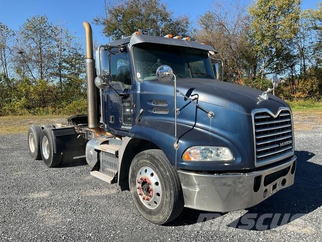 Mack CXU613 Седельные тягачи