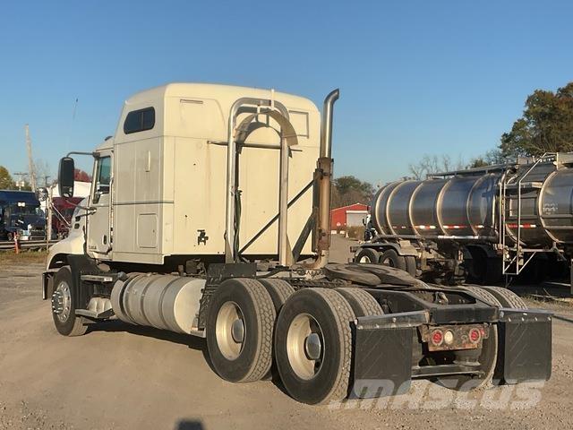 Mack CXU613 Седельные тягачи
