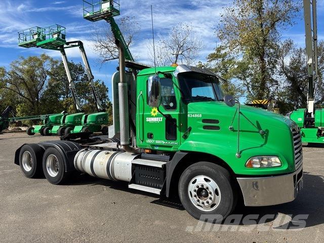 Mack CXU613 Седельные тягачи