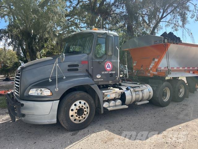 Mack CXU613 Седельные тягачи