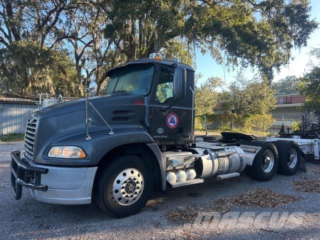 Mack CXU613 Седельные тягачи