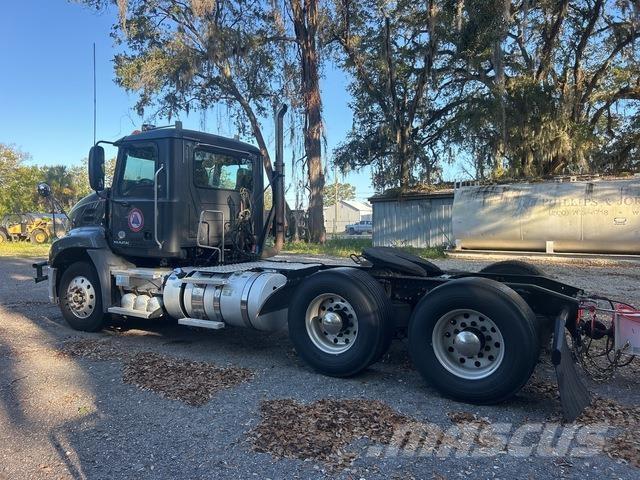 Mack CXU613 Седельные тягачи