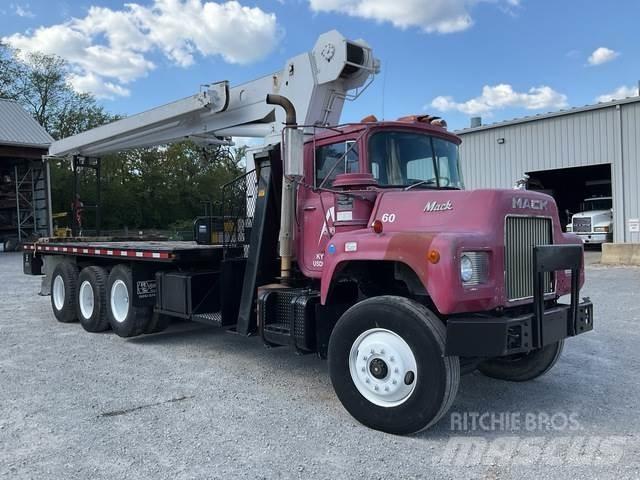 Mack DM686S Специальные грузовики