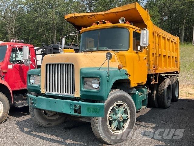 Mack DM686SX Грузовики-Самосвалы
