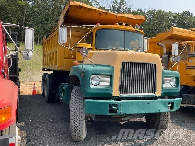 Mack DM686SX Грузовики-Самосвалы