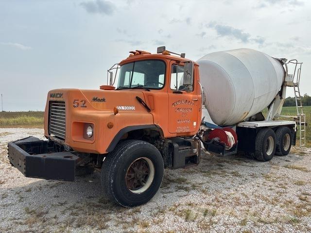 Mack DM690 Поливочные машины