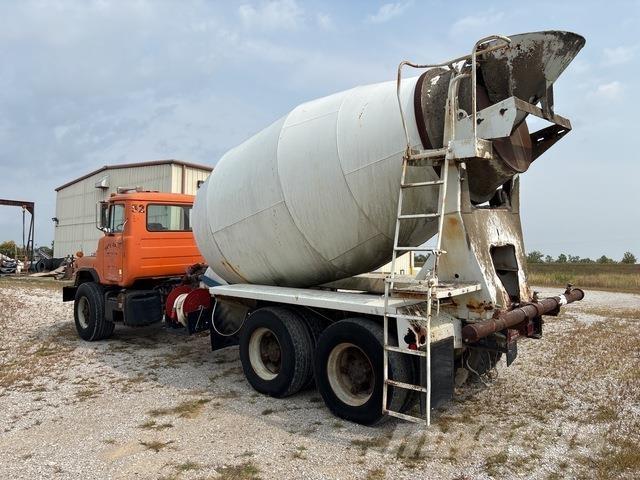 Mack DM690 Поливочные машины