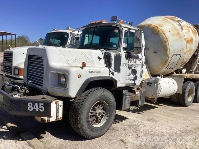 Mack DM690S Специальные грузовики