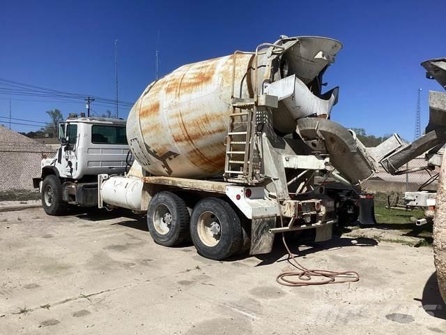Mack DM690S Специальные грузовики