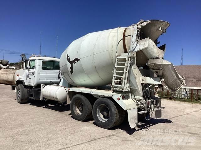 Mack DM690S Специальные грузовики