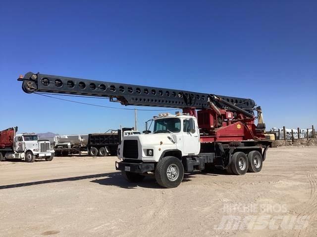 Mack DM690S Передвижные буровые установки