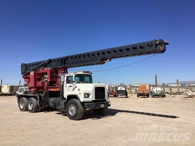Mack DM690S Передвижные буровые установки