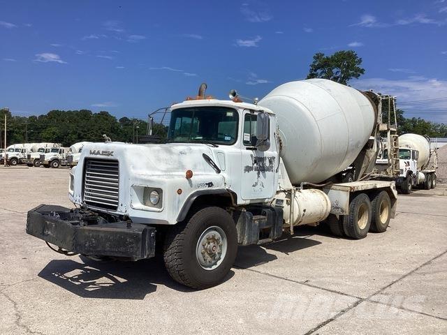 Mack DM690S Специальные грузовики